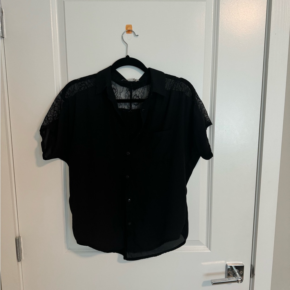 BLACK BUTTON DOWN